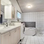 4 Bedroom In *