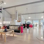 4 Bedroom In *