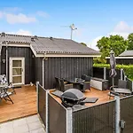4 Bedroom In *