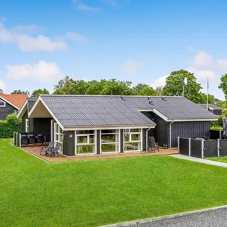 4 Bedroom In Holiday home *