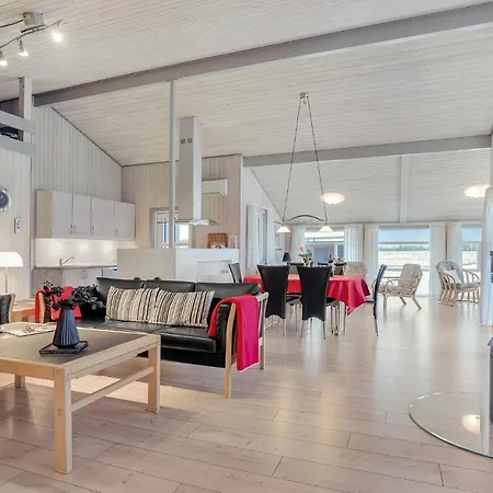 4 Bedroom In *