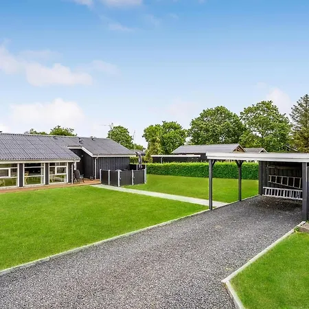 Holiday home 4 Bedroom In