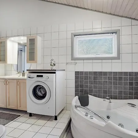 4 Bedroom In Holiday home
