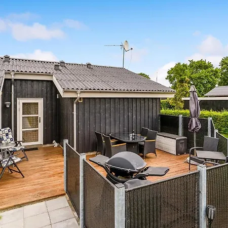 4 Bedroom In *
